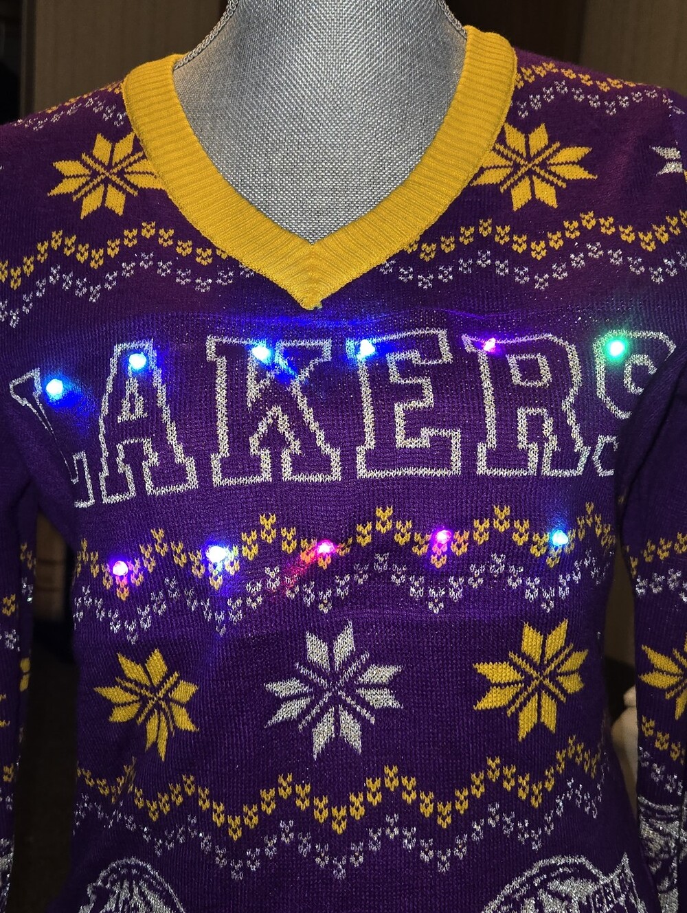 LA Lakers FANTASTIC Xmas Sweater With BLINKING LIGHTS Battery Pack Womens Size S